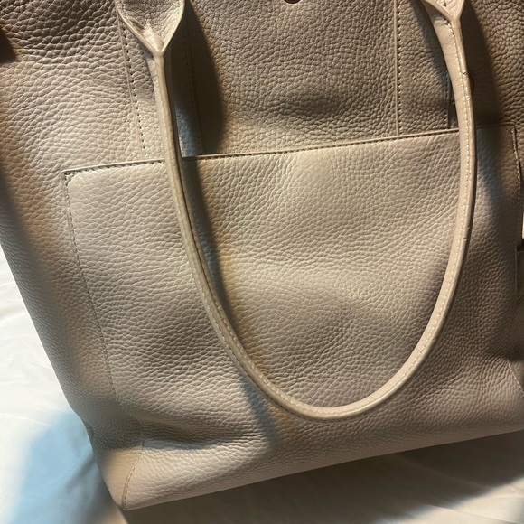 Elegant Gray Leather Tote Bag - Picture 2 of 3
